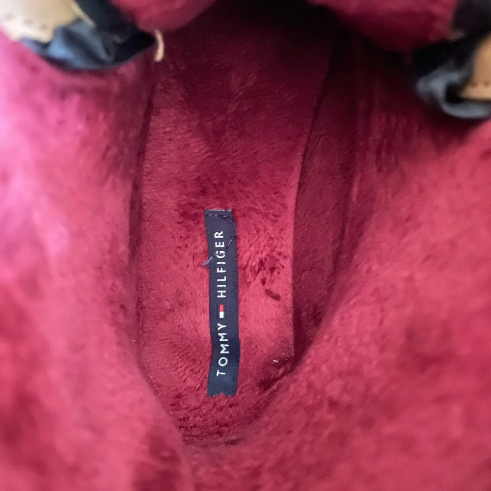 Tommy Hilfiger‎ Duck Boots, size 8M.